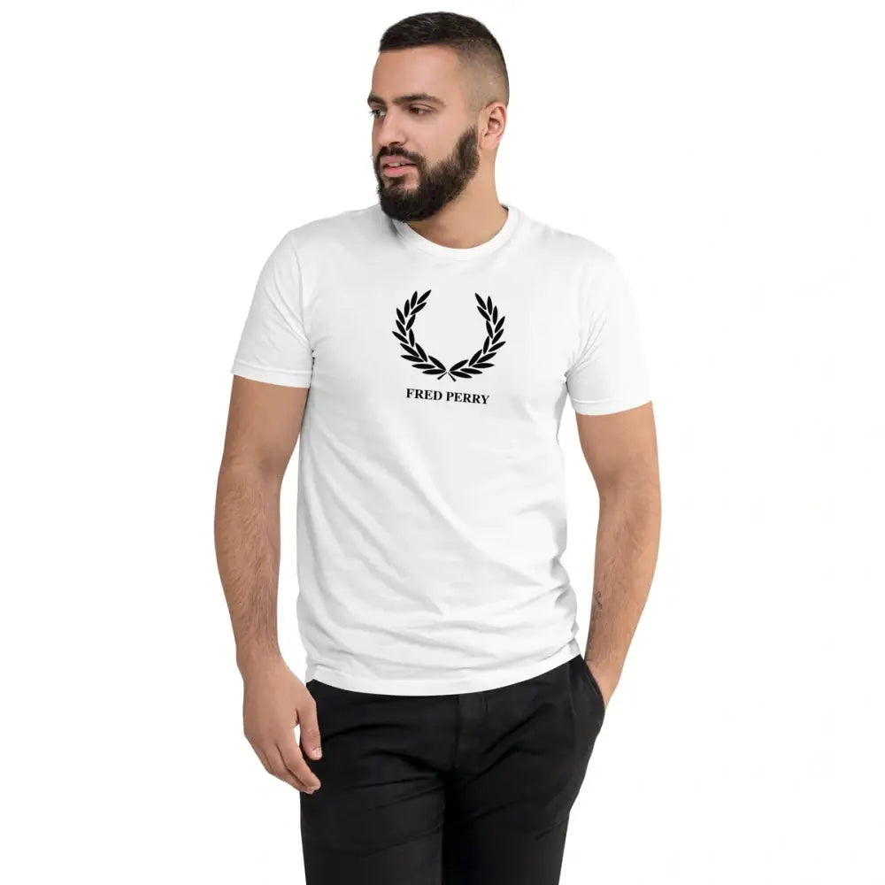 Imagem de camiseta branca Fred Perry, camisa Fred Perry elegância discreta