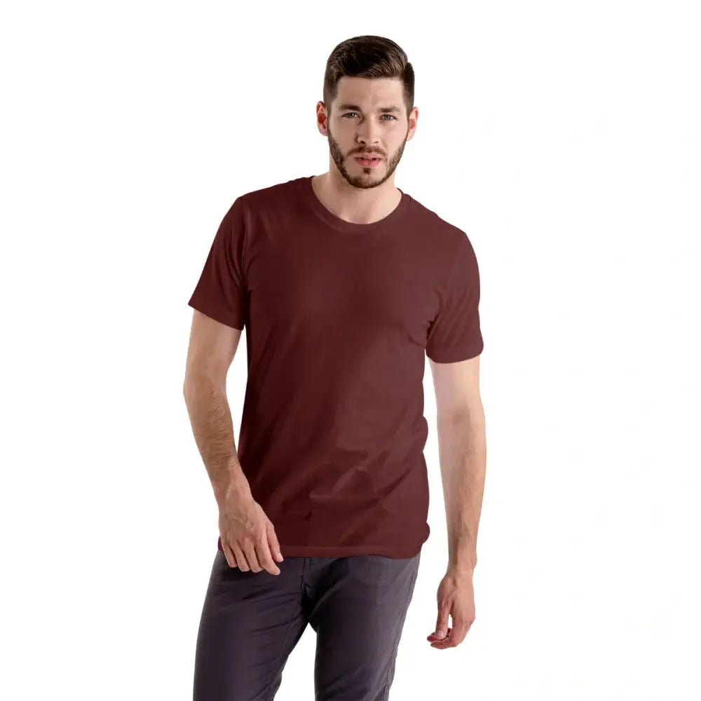 Camisa lisa de algodão premium na cor marrom, escolha ideal para looks elegantes