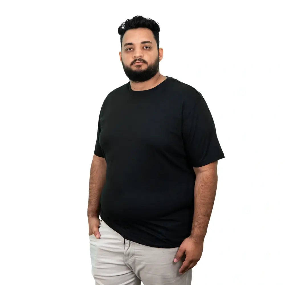 Imagem de homem usando camisas lisas plus size masculinas, kit 3 camisas lisas plus