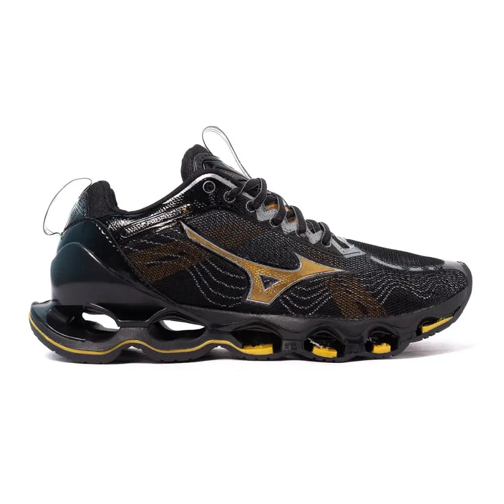 Imagem de tênis Mizuno Wave Prophecy X preto e dourado para corrida de alta performance