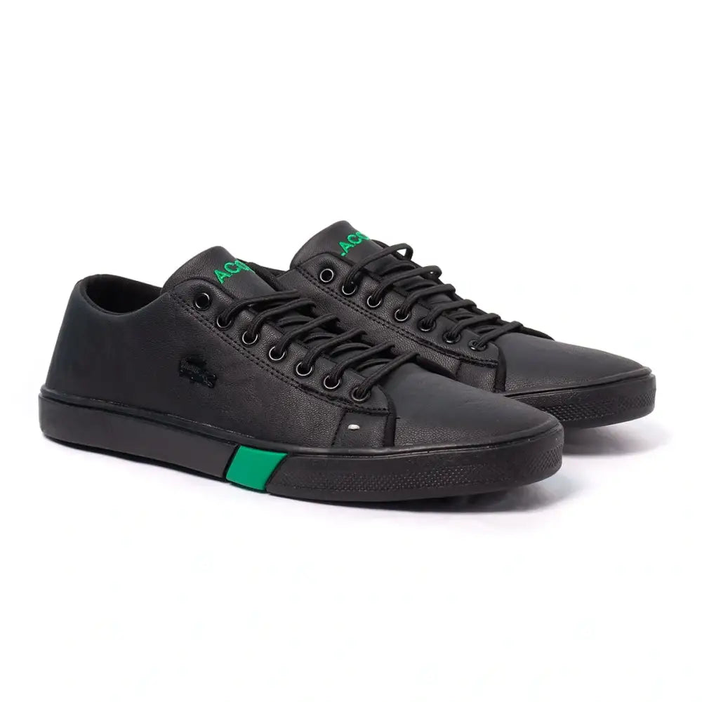 Imagem de sapatênis Lacoste Carnaby em couro sintético, estilo esportivo e elegante