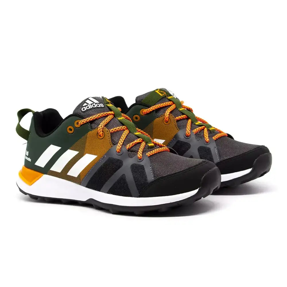 Imagem de tênis de trilha Adidas Kanadia TR8 para corrida e caminhada