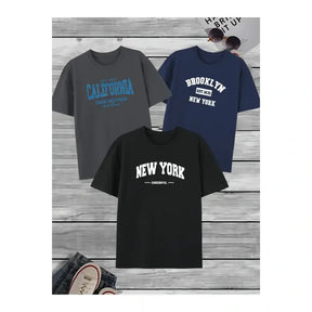 Imagem de três camisetas masculinas em algodão premium com malha penteada fio