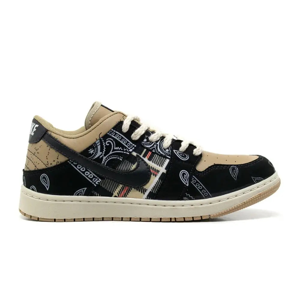 Tênis Nike Dunk Low Patterned com design Travis Scott Cactus Jack bege preto