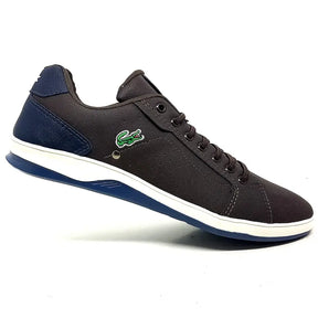 Sapatênis Lacoste masculino em couro sintético, confortável, com detalhes marrons e azuis