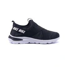 Pantufa feminina Nike Sleep Ultra Lev com sola branca, ideal para academia e casual