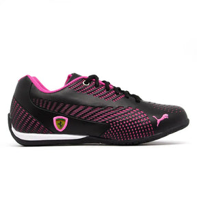 Imagem de tênis Puma Ferrari Drift Cat 5 feminino com design preto e rosa