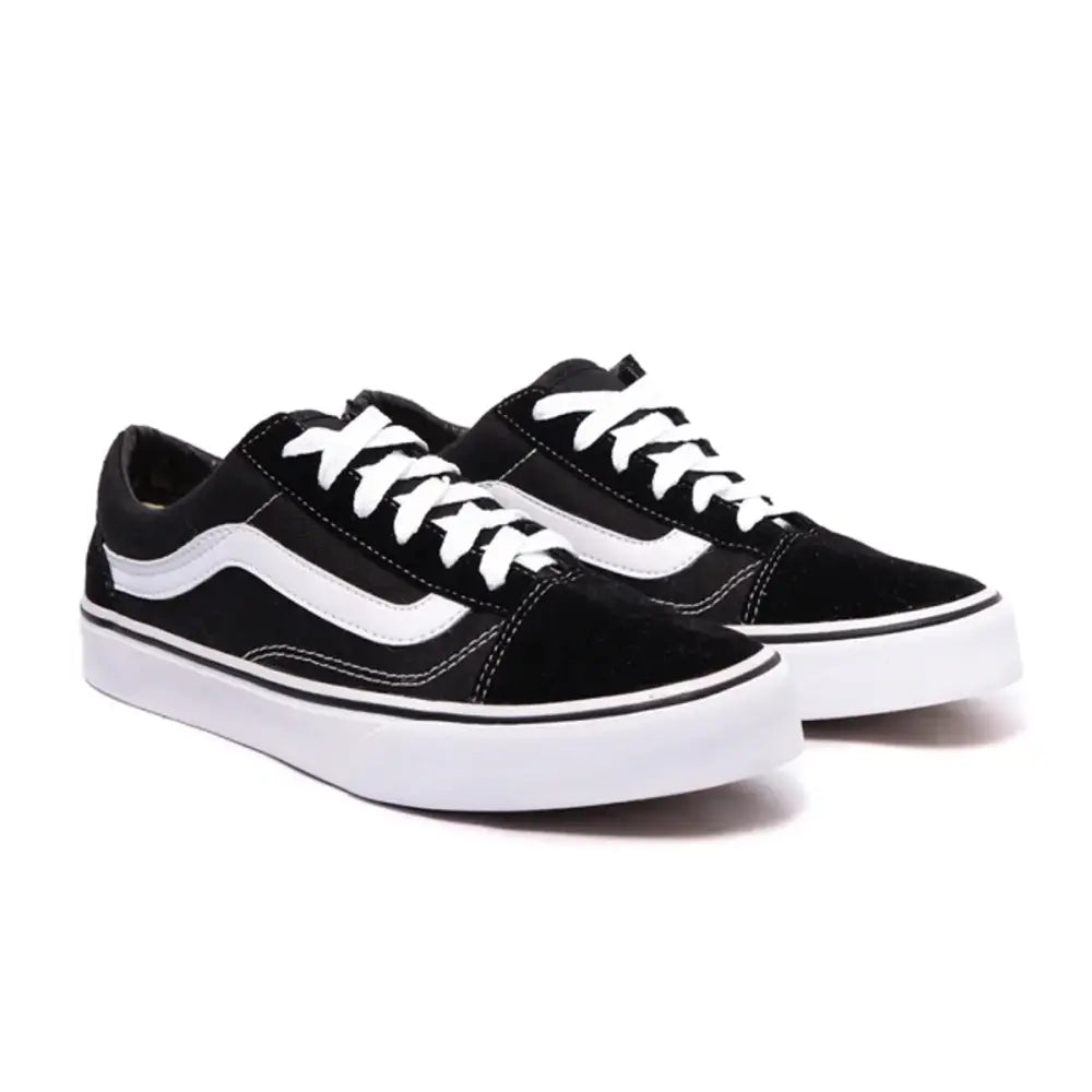 Imagem de tênis Vans Old Skool Premium em preto e branco, ideal para fãs de tênis Vans